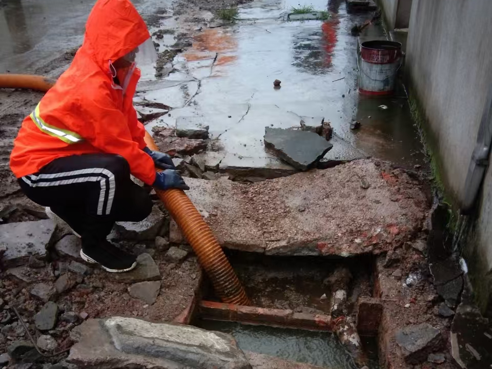 大姚专业清理污水池 炜誉市政以规范流程守护城市 “肠道”